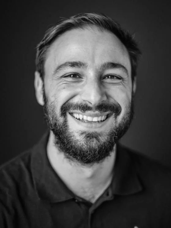 Portrait en noir et blanc de Thomas Castella, ingénieur